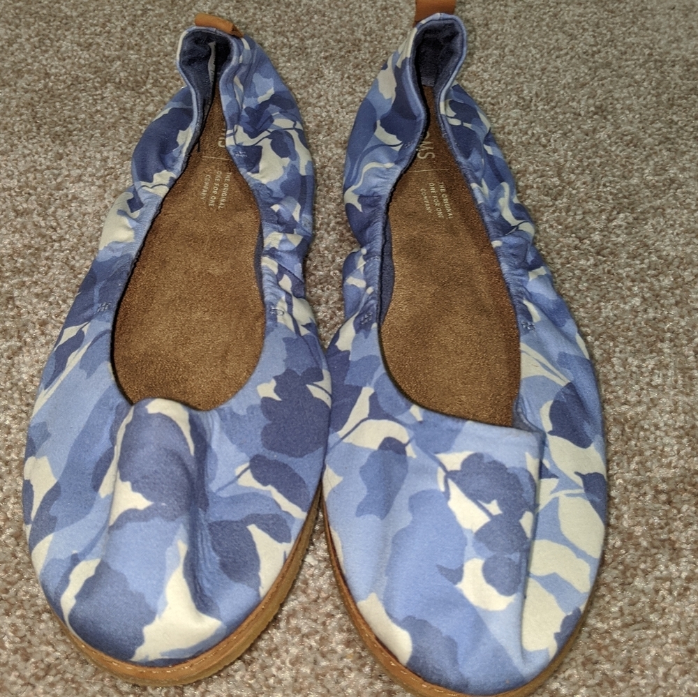Tom's Floral Flats